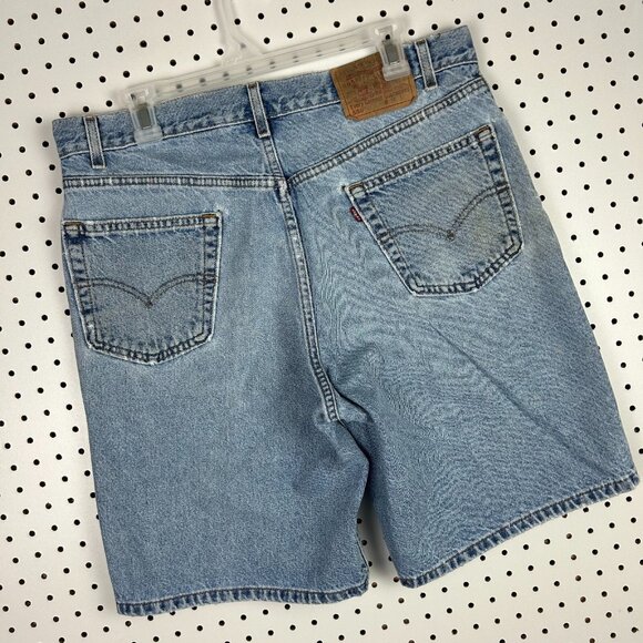 Levi's 550 Vintage Blue Jean Shorts Jort Sz 36 Relaxed Fit Distressed Light Wash - Picture 2 of 9